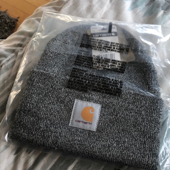 - WOMANS ✖️NEW STOCK ⭐️CARHARTT  hat  cap beanie - Picture 2 of 6